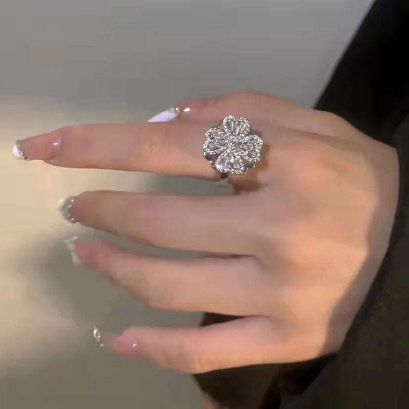Glamoora Heart Shaped Clover Anxiety Rotate Ring