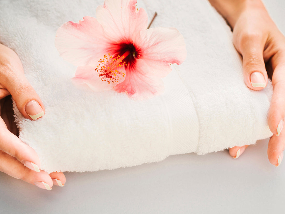 Experience Professional Hand Care with GLAMOORA's Paraffin Wax Bath