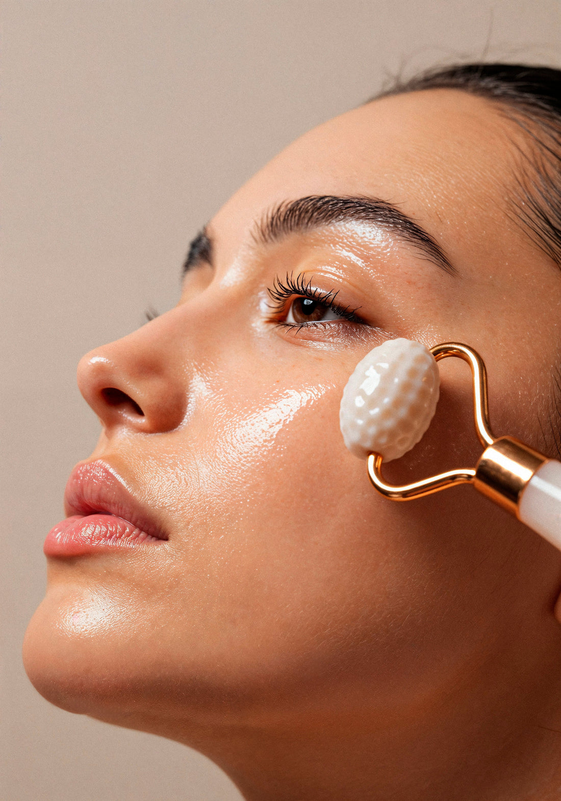 Transform Your Skin with GLAMOORA's Professional Derma Roller